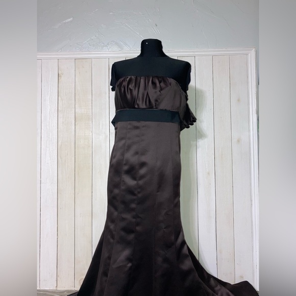 Vera Wang Maids Satin Gown Brown w/ black ribbon on waist strapless size 8 - Picture 9 of 16